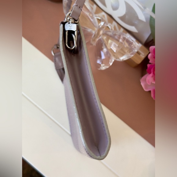 Louis Vuitton Lilac Epi Pochette - Picture 4 of 12